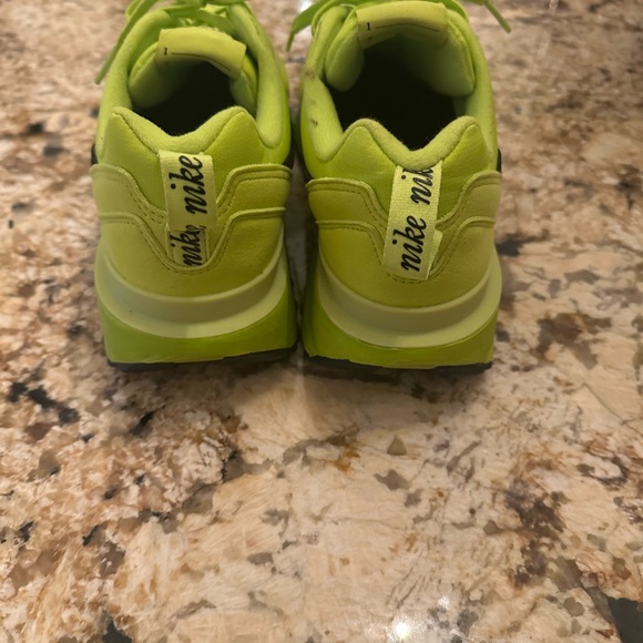 Green Nike air max - Picture 3 of 4